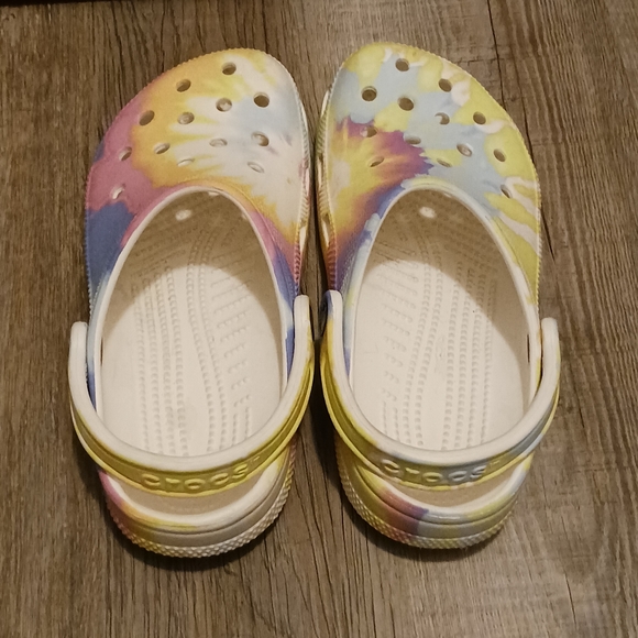 CROCS TYE DYED Sz 7 - Picture 8 of 12